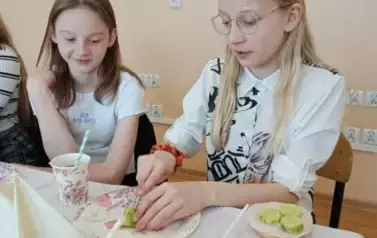 4 (7)