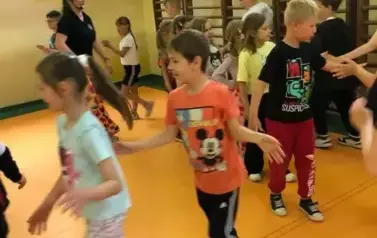 4 (64)