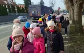Wycieczka&nbsp;dzieci &nbsp;kl. 0-III na spektakl &nbsp;pt. "Bajka o dzielnym Szewczyku" 2025 5