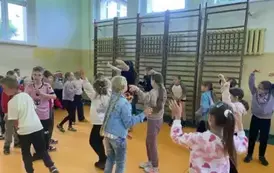 4 (16)