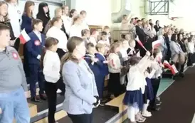Szkoła do hymnu 2025 3