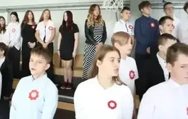 Szkoła do hymnu 2025 4