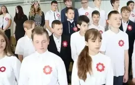 Szkoła do hymnu 2025 5