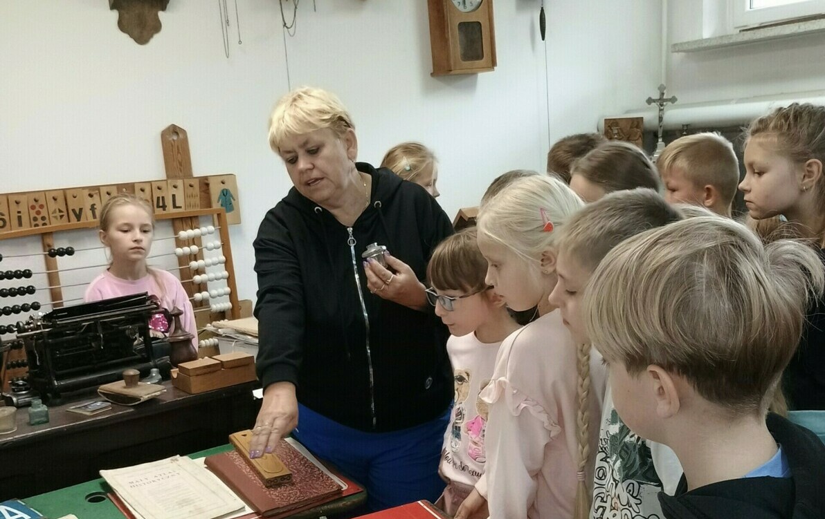 Zdjęcie do "W dawnej szkole"
