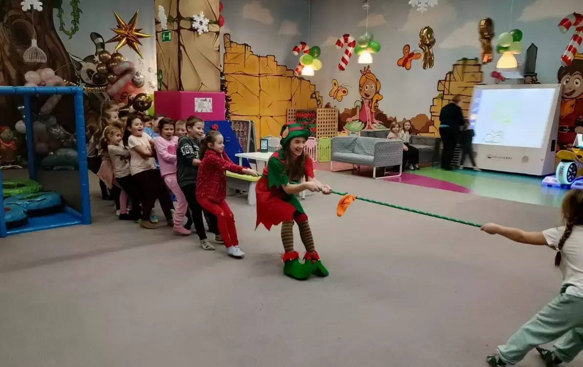 Zdjęcie do Ho, ho, ho! - spotkanie uczni&oacute;w kl. 1-3 z elfami św. Mikołaja
