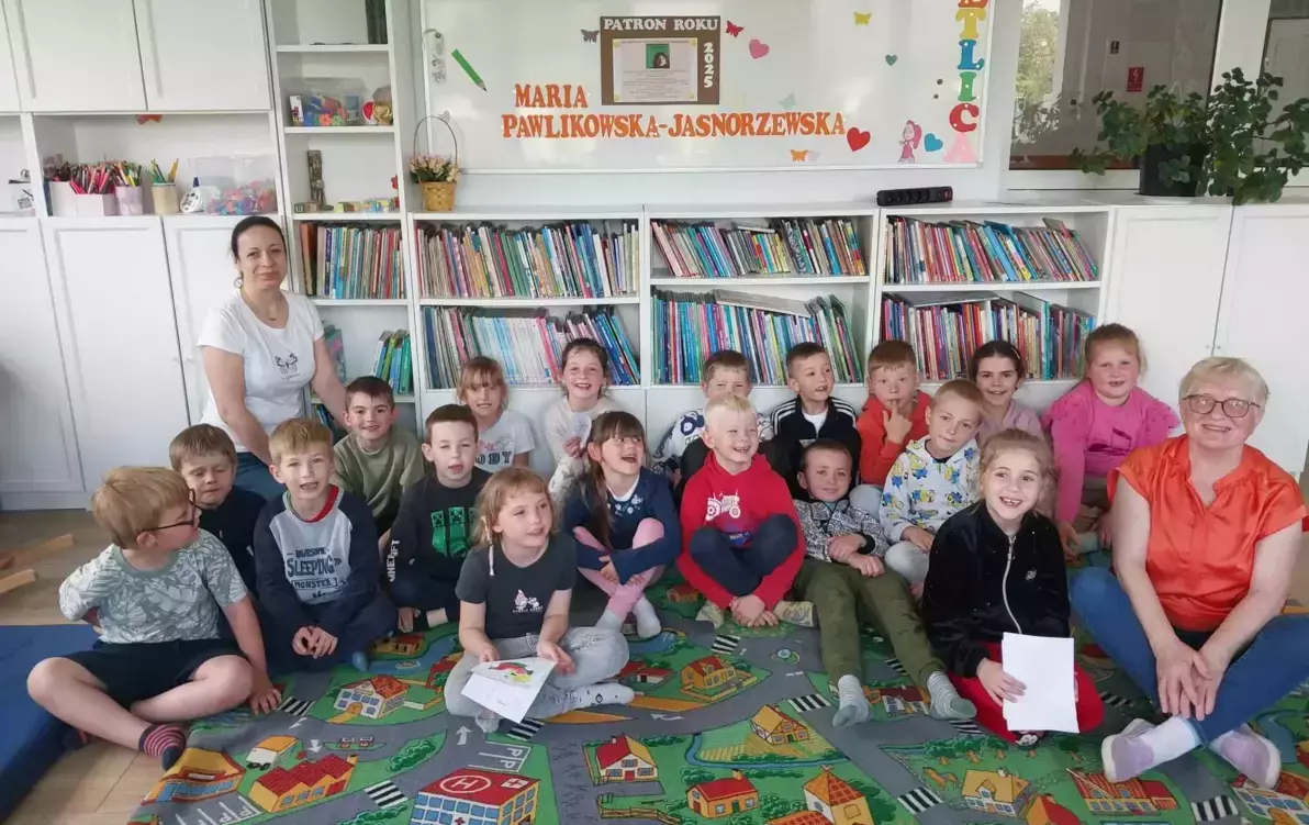 Zdjęcie do Spacer grupy 0a do biblioteki w Wąwelnie