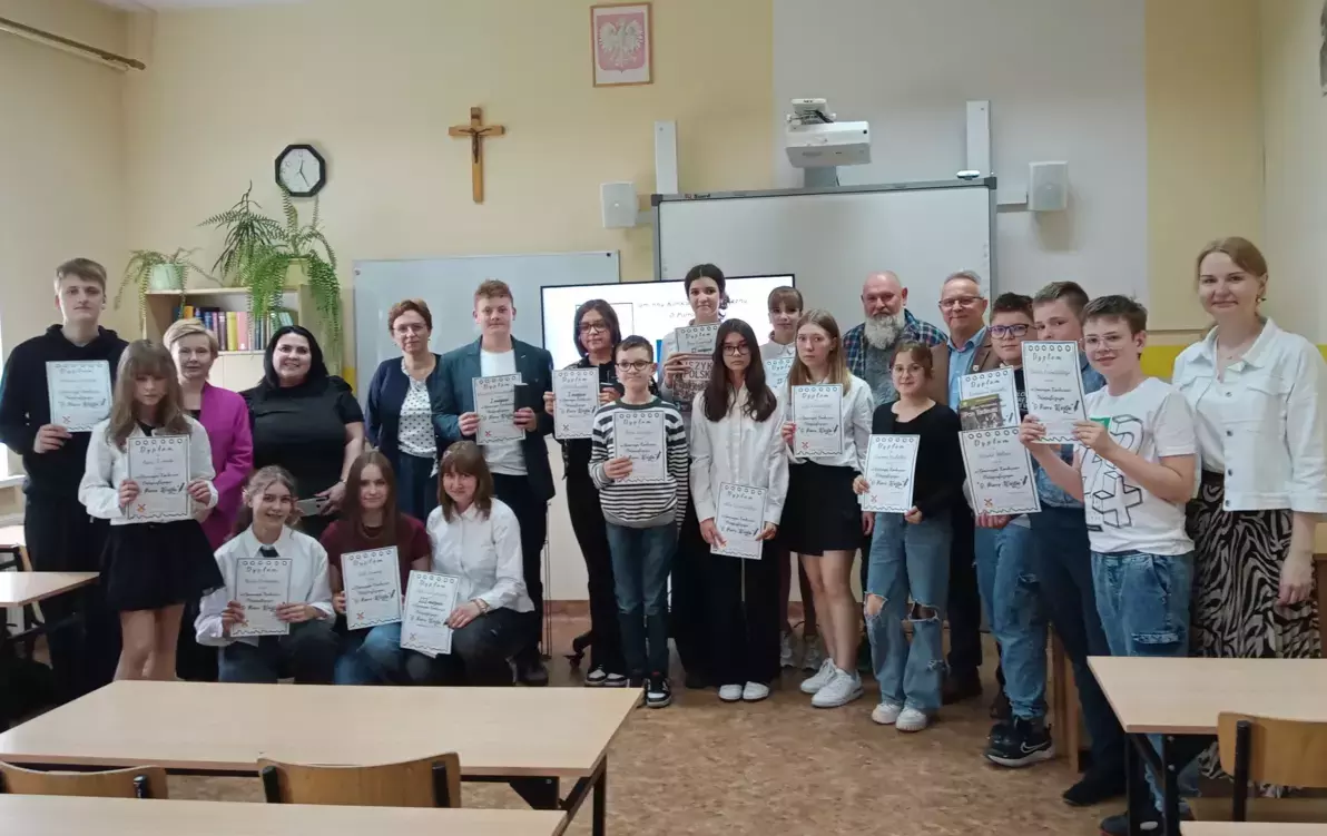Zdjęcie do Sukcesy naszych uczni&oacute;w w Gminnym Konkursie Ortograficznym