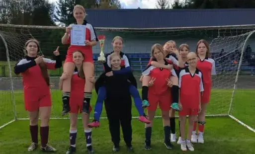 Zdjęcie do Sukces naszych uczennic na Mistrzostwach Powiatu Sępoleńskiego w Piłce Nożnej