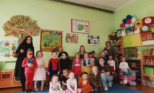 Zdjęcie do &bdquo;Bajki uczą, bawią i łączą&rdquo; &ndash; wyjątkowy dzień w naszych oddziałach przedszkolnych