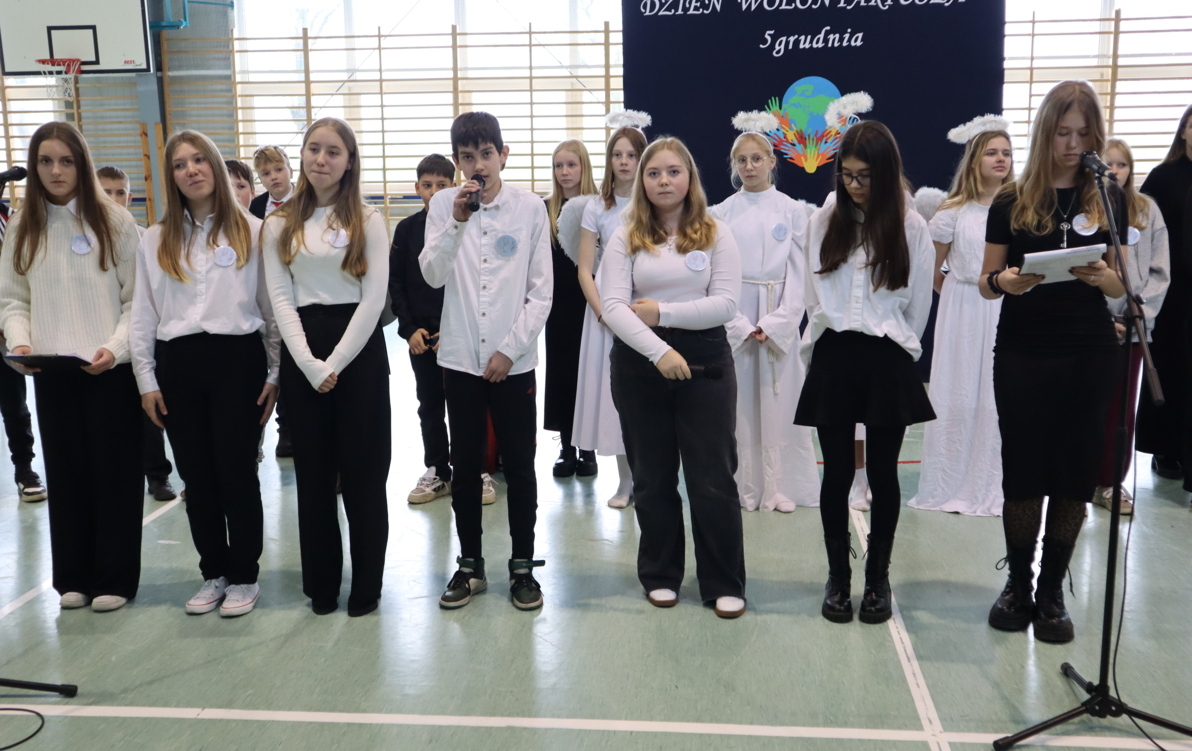 Zdjęcie do Pomaganie nie jest trudne, czyli obchody Dnia Wolontariusza 