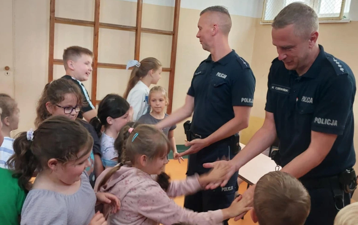 Zdjęcie do "Tydzień dla bezpieczeństwa" - wizyta funkcjonariuszy policji w naszej szkole
