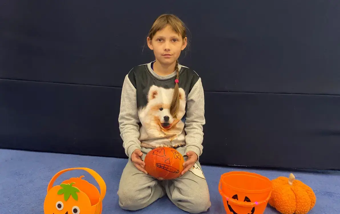 Zdjęcie do Dzień Dyni w sali sensorycznej &ndash; w krainie pomarańczowej magii!