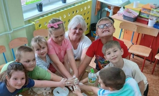 Zdjęcie do Brudne dziecko, to szczęśliwe dziecko, czyli zajęcia sensoplastyczne w kl. 0a